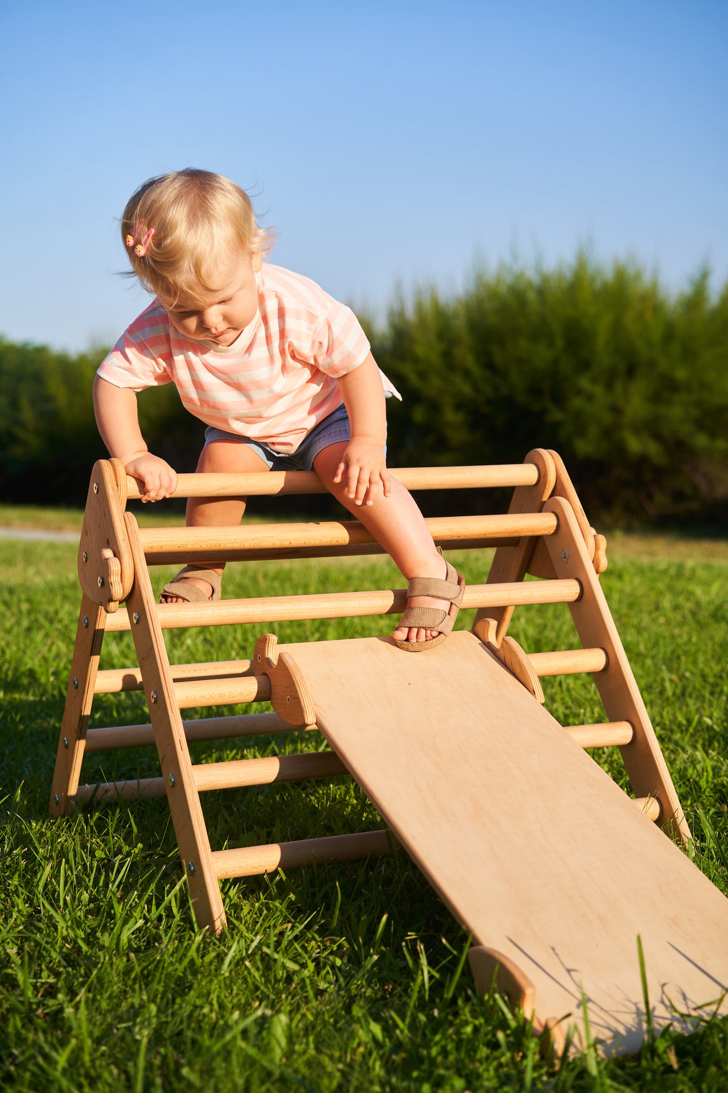 Háromszög mászóka (kis méretű, 1-2 éveseknek)