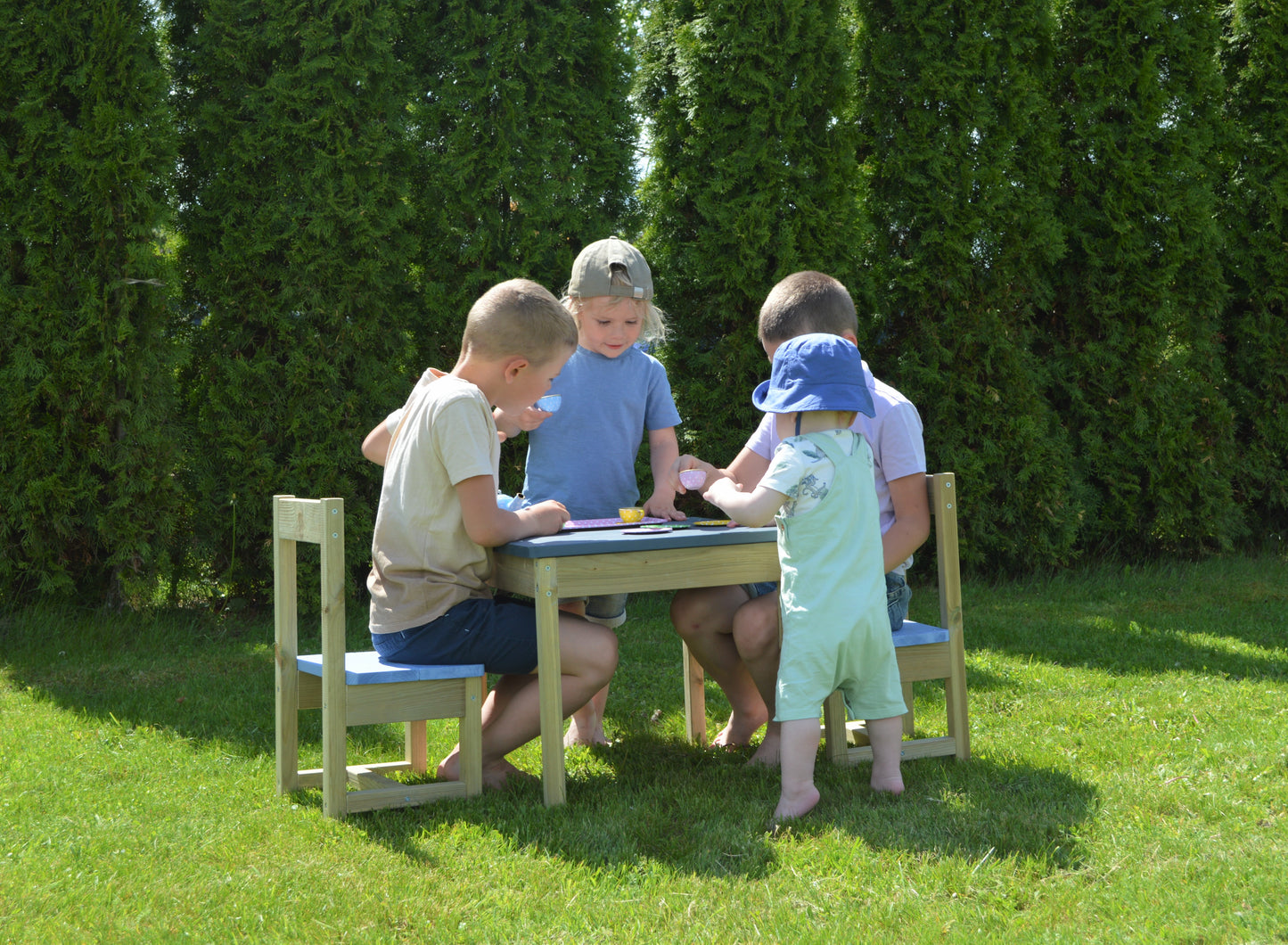 T4 garden children's table with chairs