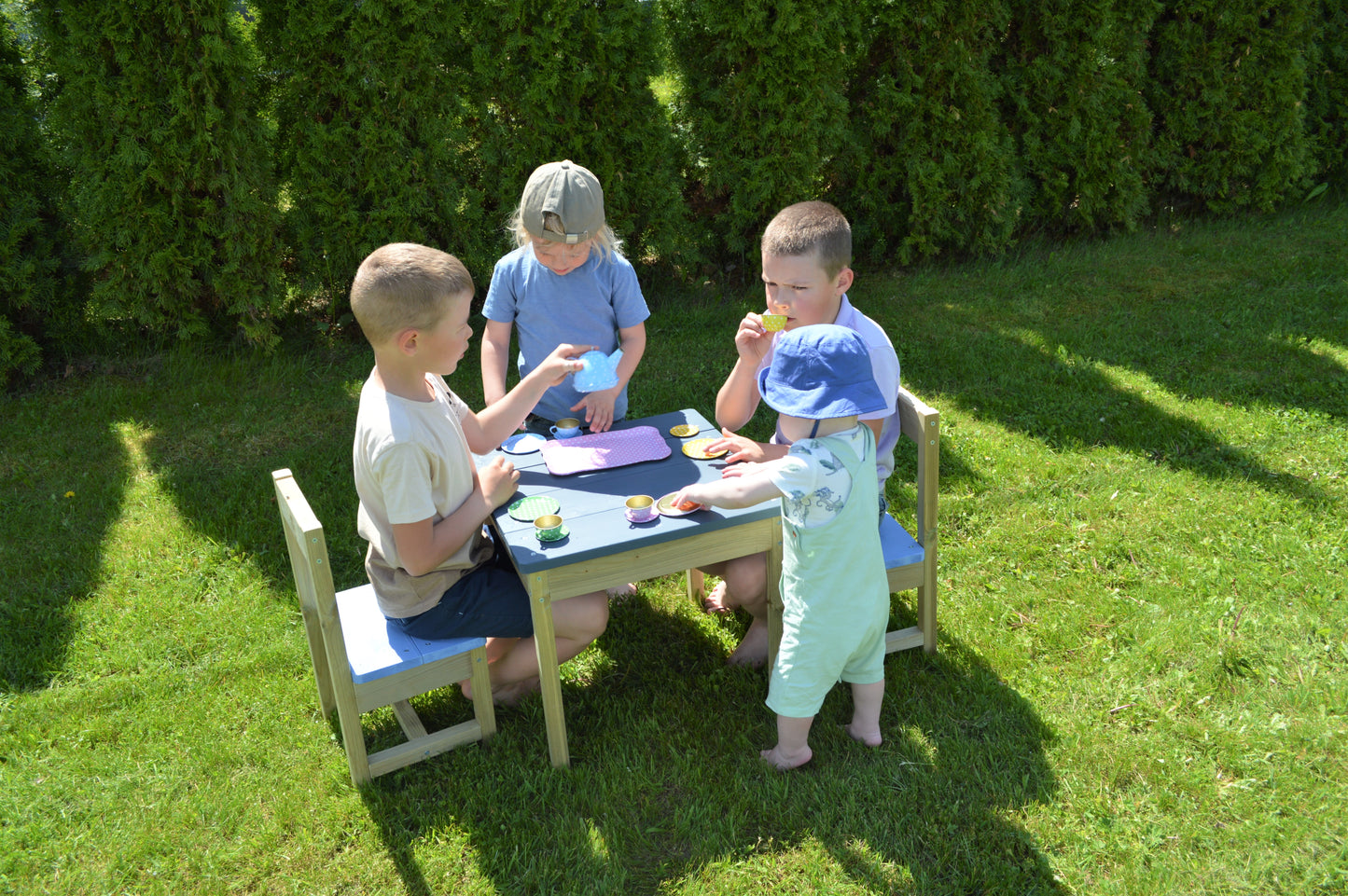 T4 garden children's table with chairs