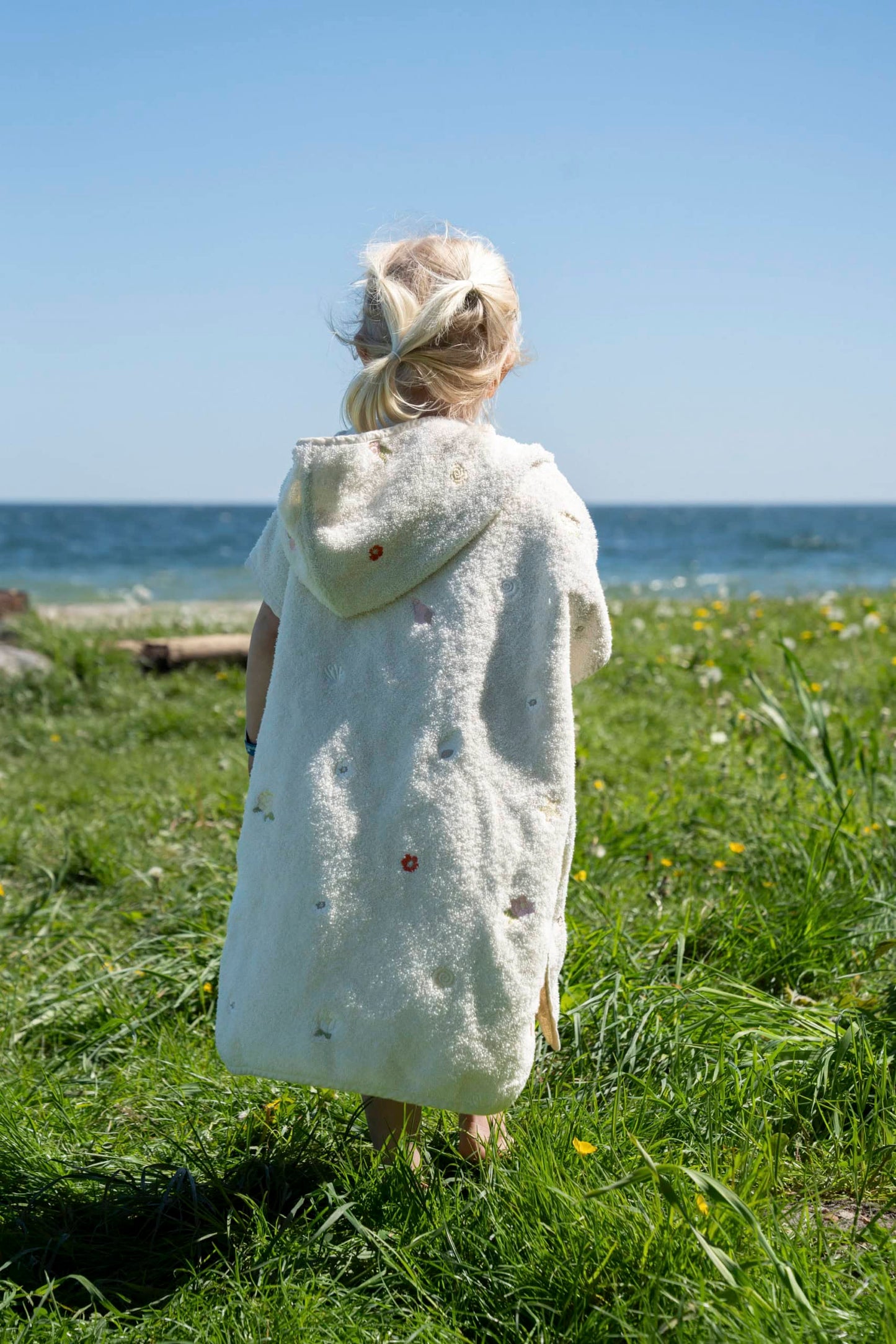 Hímzett biopamut strandponcsó - Ocean Blossom