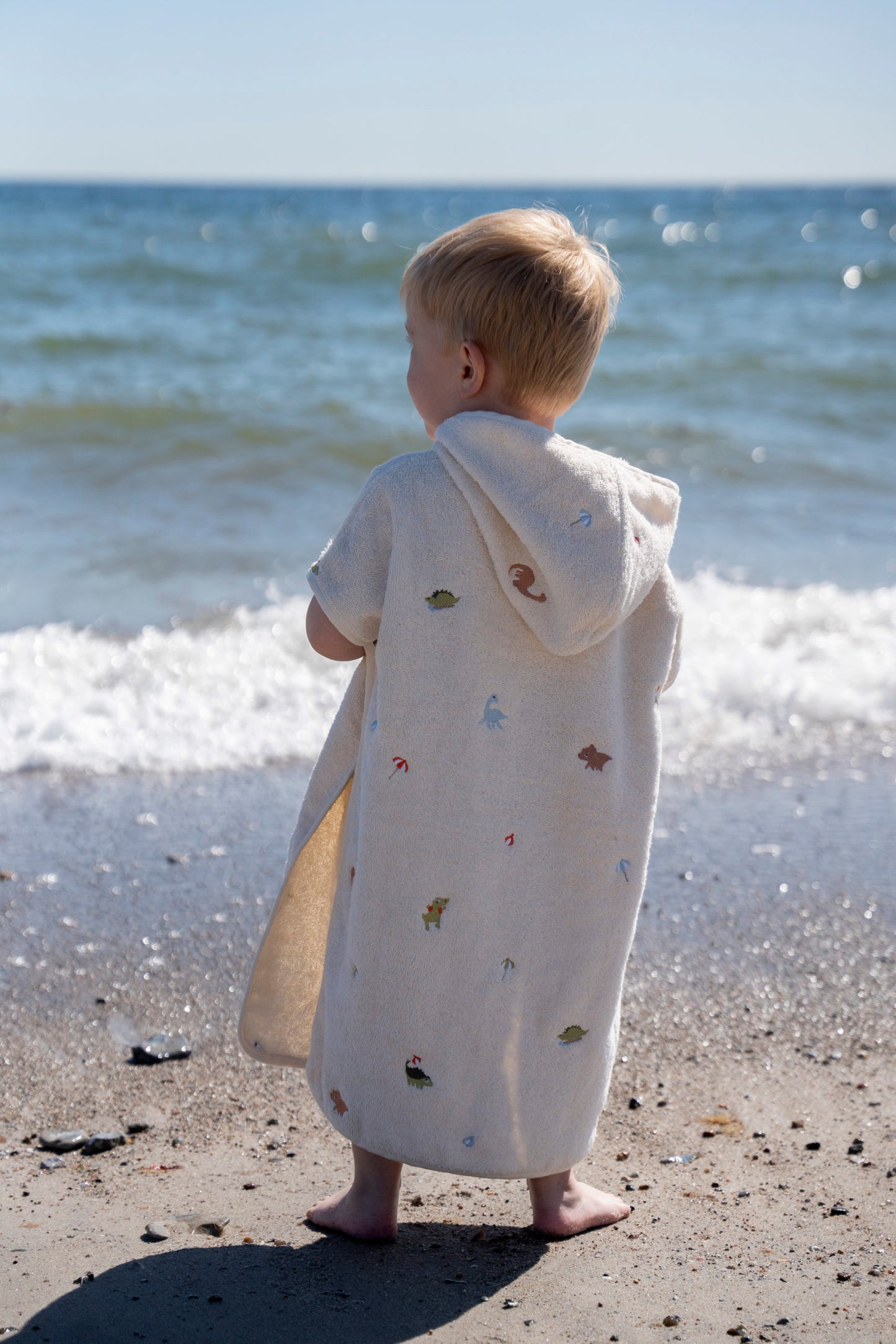 Hímzett biopamut strandponcsó - Dino Beach
