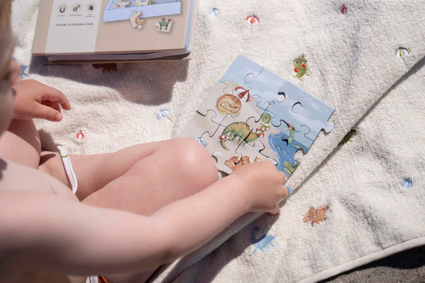 Filibabba hímzett biopamut kapucnis törölköző - Dino Beach