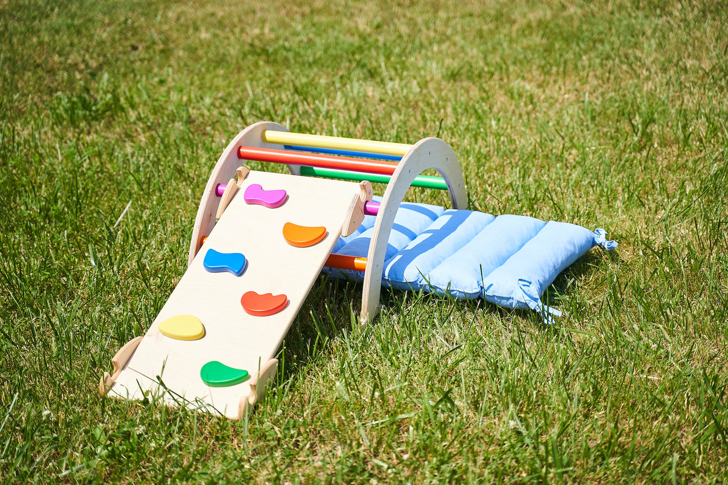 Montessori hinta / boltív mászórámpával és párnával (kicsi, élénk színek)