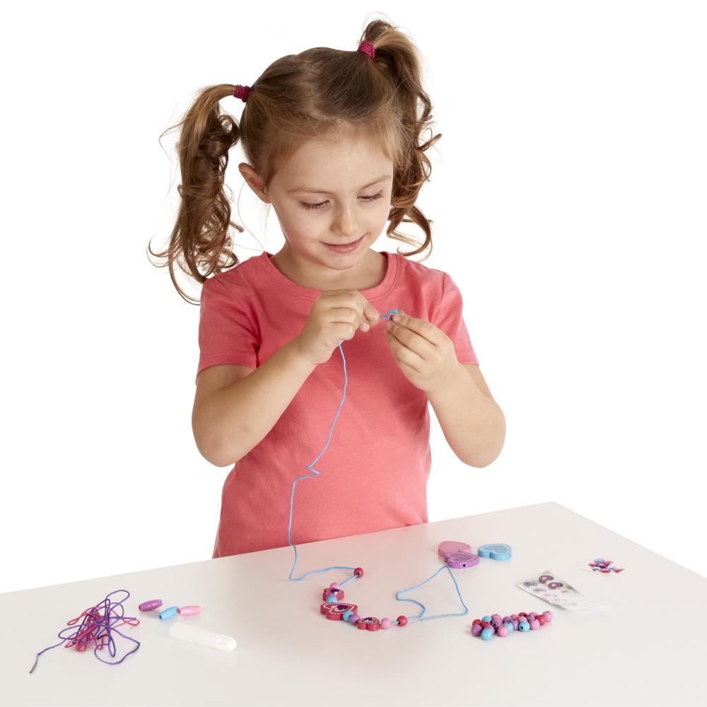 Melissa & Doug Kreatív játék, Kicsi fa gyöngy szett, szívecskék