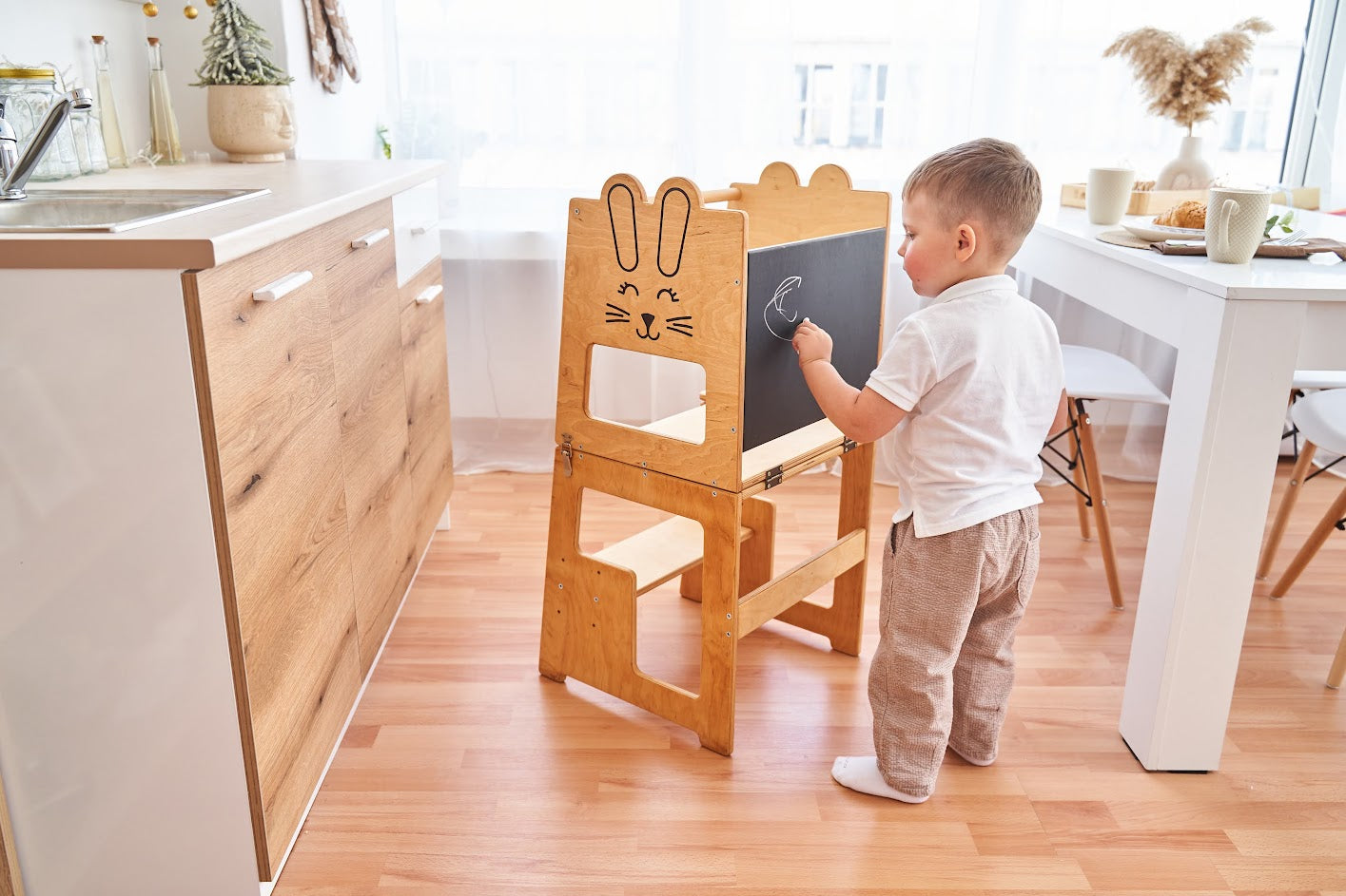 2 az 1-ben Montessori tanulótorony asztallá és székké alakítható - Nyuszis
