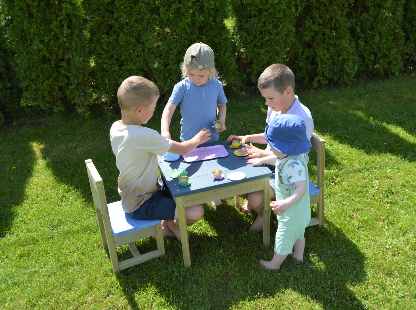 T4 garden children's table with chairs