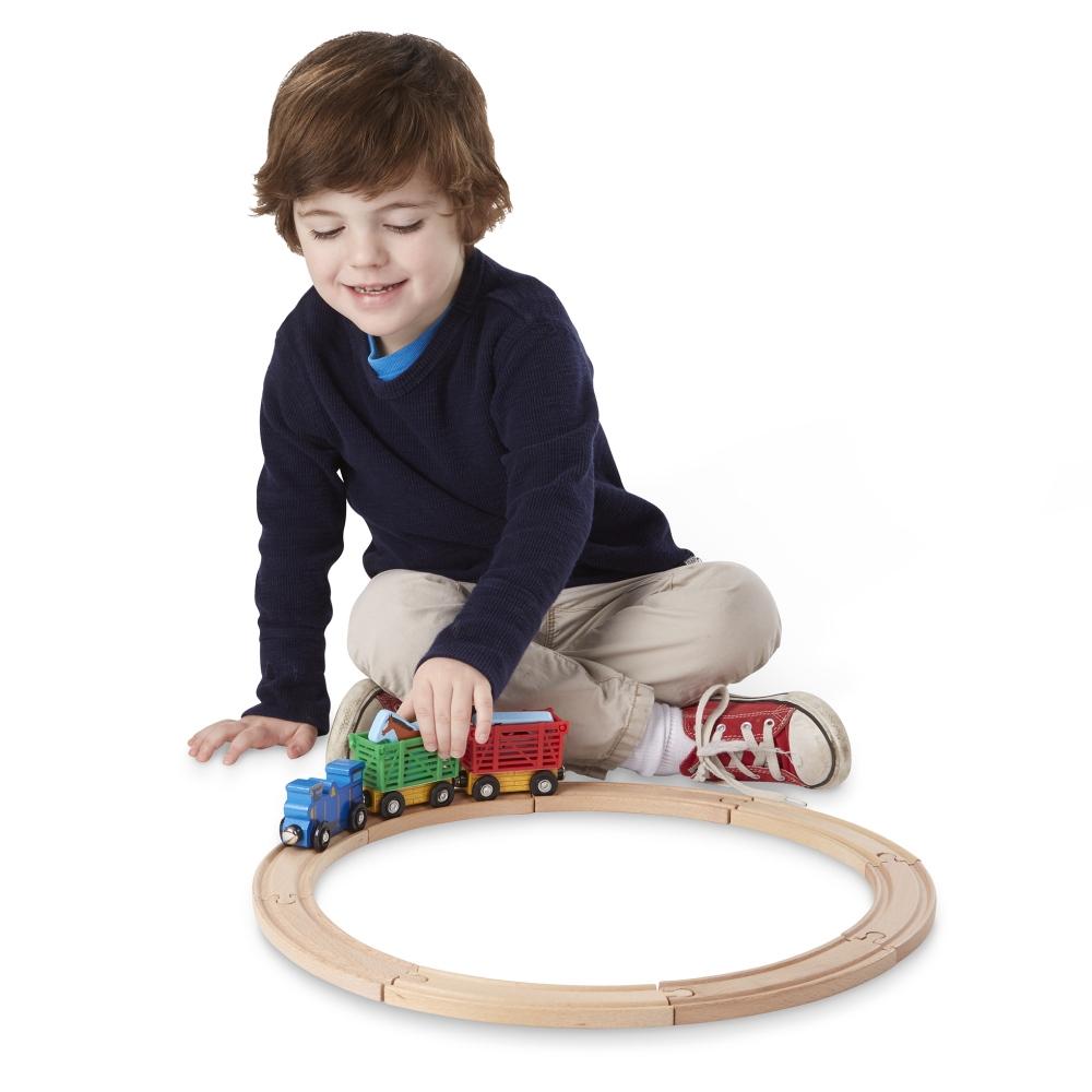 Melissa & Doug Fa vonatok és sínek, Állatszállító vonat 8 db-os sínkészlettel
