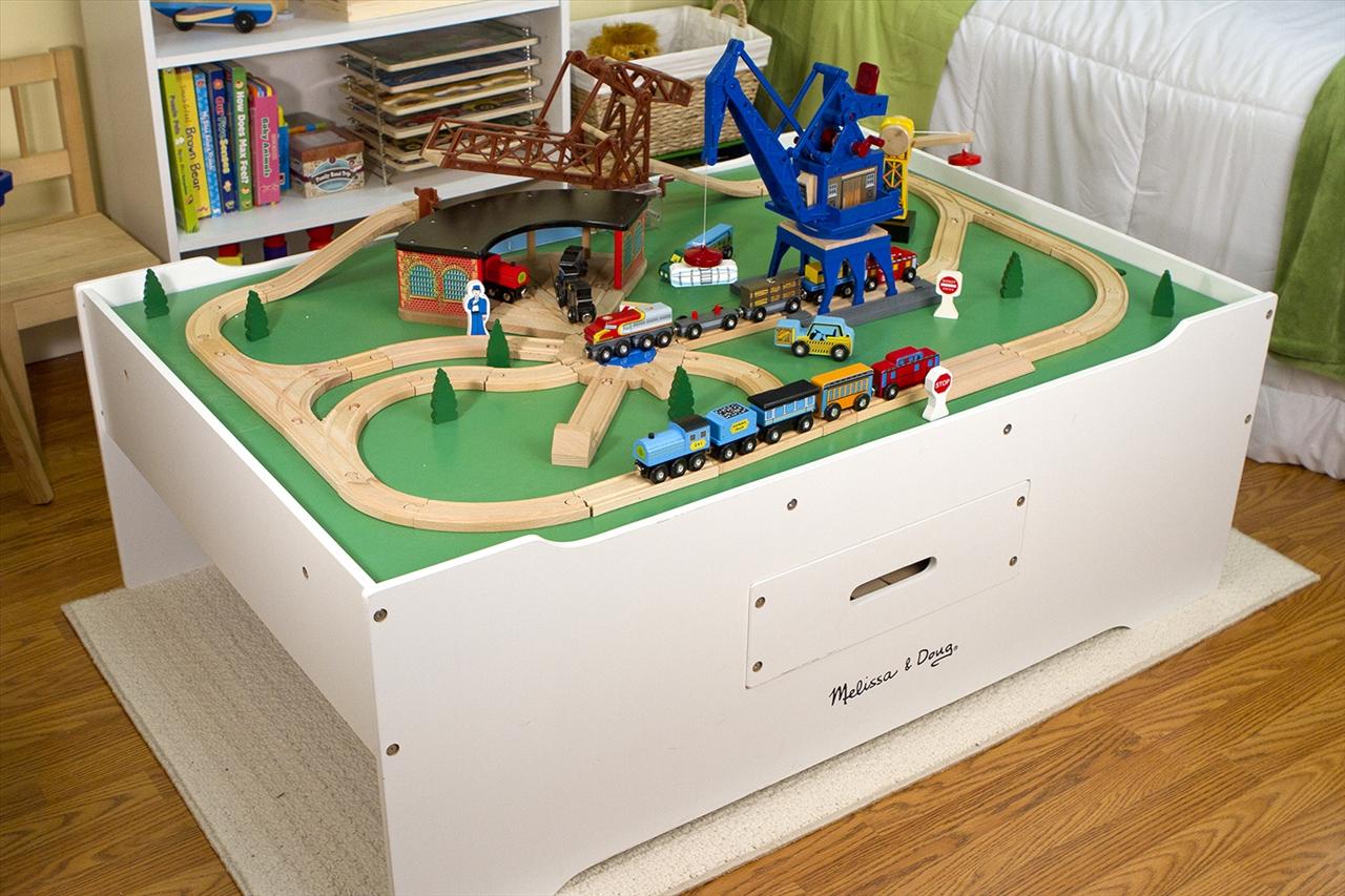Melissa & Doug Tárolás és rendszerezés, Többfunkciós asztal